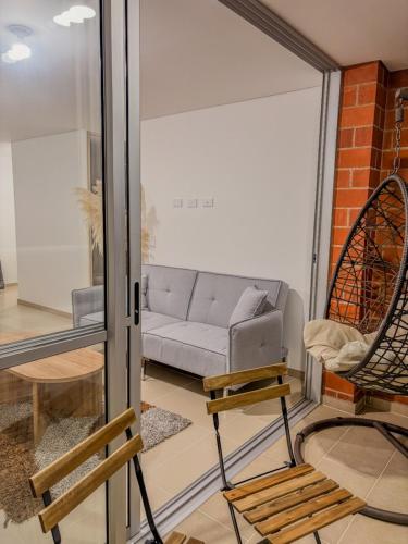 Modern 3BR AC Apt 10min Poblado w Parking view