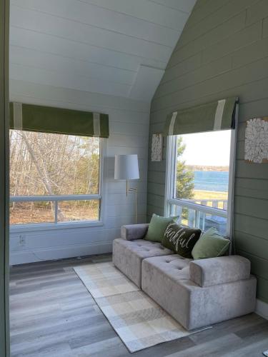 . Serene Cove Retreat Cottage- Green