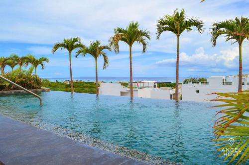 Oceanview Roof Pool, Balcony, Steps To Beach Clubs