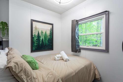 The Cranny Tiny Home Fire Pit Close to Lake - image 10