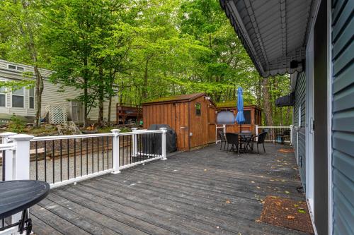 The Cranny Tiny Home Fire Pit Close to Lake - image 8