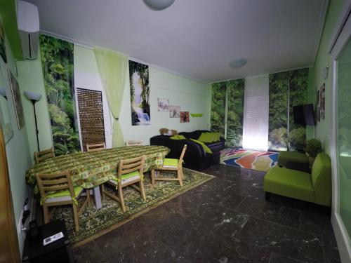  Large Apartment Near the Sea in Athen