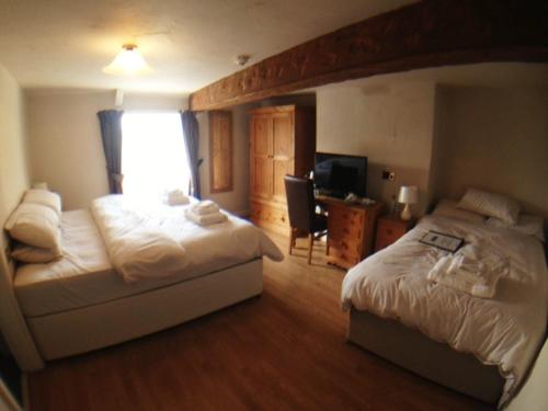 2 twin beds