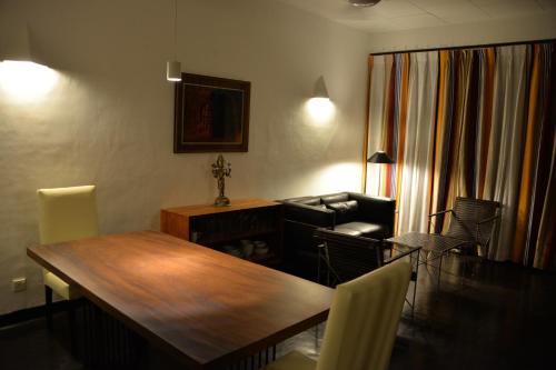Flower Road Villa - image 11