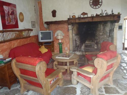 Gite du Domaine de Bombes in Saint-Rome-de-Dolan