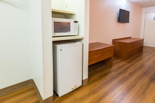 Motel 6-Fort Worth TX - White Settlement - image 3