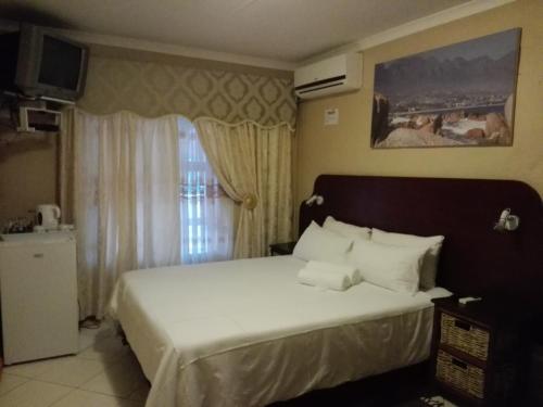 Guestroom, Rainbow Guest House and Tours in Uitenhage