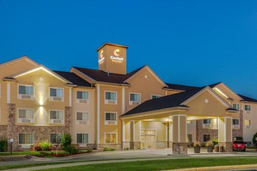 Comfort Suites Johnson Creek Conference Center in Johnson Creek, USA