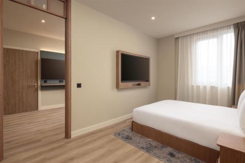 Home2 Suites By Hilton Dublin City Centre - image 14