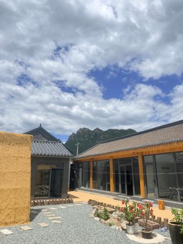 Gubeikou Great Wall Yunyeshu Boutique Guesthouse in Beijing Wtown