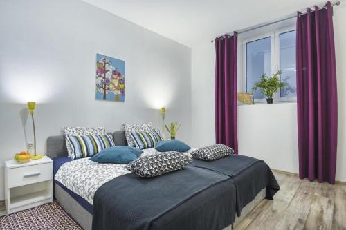 Top Center Rooms & Studio Room Type - Economy Double or Twin Room