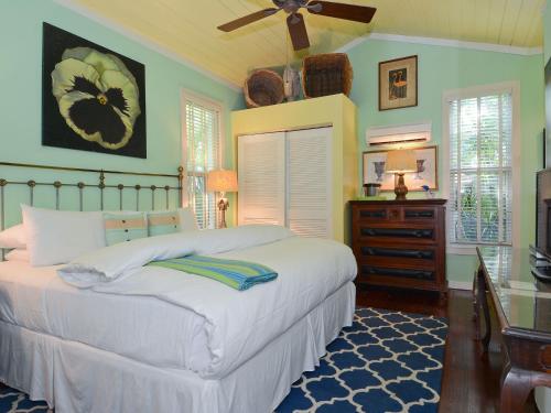 Pineapple Point Guesthouse & Resort - Gay Mens Resort in Fort Lauderdale, USA