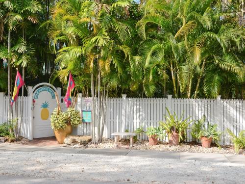 Pineapple Point Guesthouse & Resort - Gay Men's Resort