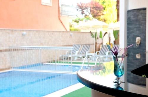 Belle Ocean Apart Otel Ideally located in the Alanya area, Belle Ocean Apart Otel promises a relaxing and wonderful visit. The property offers guests a range of services and amenities designed to provide comfort and conveni