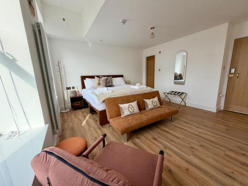 Waterfront Living Boutique Hotel Opposite Hill Dickinson Stadium in Other