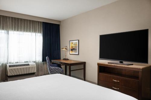 Hilton Garden Inn Seattle Downtown Room Type - King Room