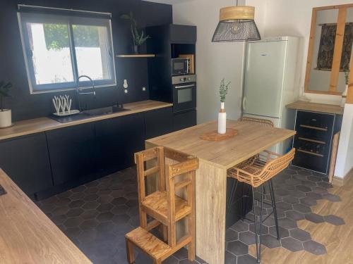 Charmante maison jardin & jacuzzi in La Brede