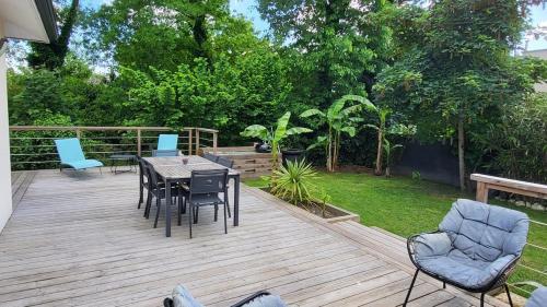 Dārzs, Charmante maison jardin & jacuzzi in La Brede
