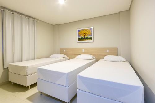 3 twin beds