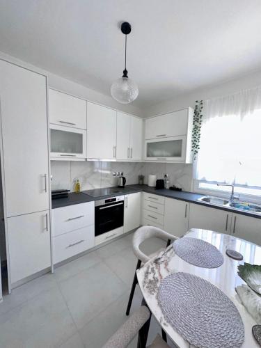 Noméa - Modern Apartment Aigio (Nomea - Modern Apartment Aigio) in Eja(Peloponesa)