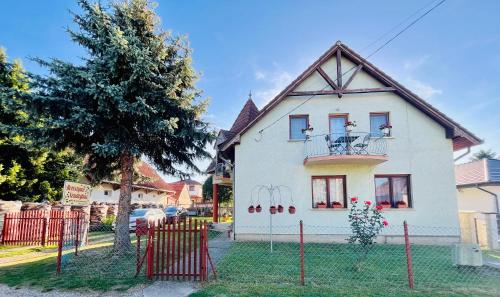 Borostyan Vendeghaz – khách sạn tại Balatonkeresztur