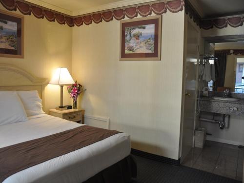 San Francisco Inn The 2-star San Francisco Inn offers comfort and convenience whether youre on business or holiday in San Francisco (CA). The property features a wide range of facilities to make your stay a pleasant e