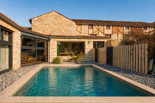 Peldbaseins, Maison Azur - Piscine - Cinéma privé - 15 min Saumur (Maison Azur - Piscine - Cinema prive - 15 min Saumur) in Meigne ciems
