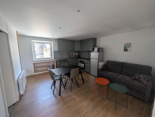 Appartement Daday- centre Bourg- 4-6 couchages