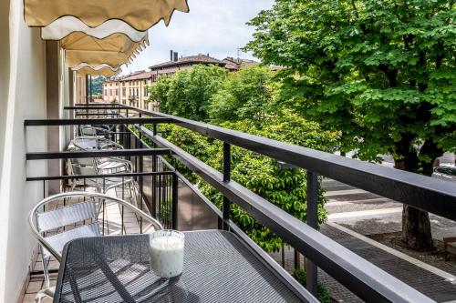 Camera, familiare, balcone