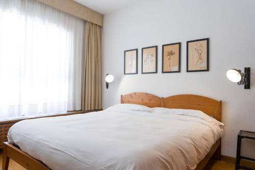 1 queen bed, 1 sofa bed