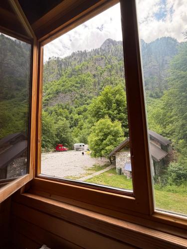 Hostel & Camping Rilindja in Вальбона