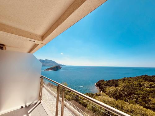 Tophill Altezza 9 Breathtaking Views and Terrace