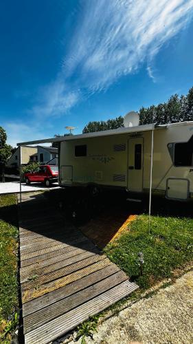 Camping car Paris in Савінь'ї-льо-Темпль