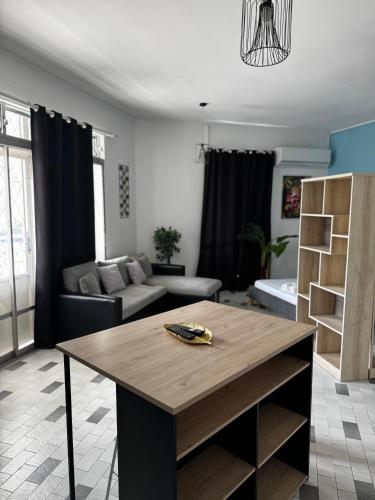 Urban Zen Appart Spacieux studio atypique avec bain a remous proche de tout in เบมบริดจ์