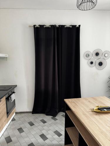 Urban Zen Appart Spacieux studio atypique avec bain a remous proche de tout in เบมบริดจ์