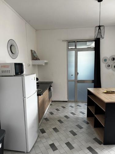 Urban Zen Appart Spacieux studio atypique avec bain a remous proche de tout in เบมบริดจ์