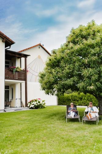 גינה, Hotel-Restaurant Teuschler-Mogg Bad Waltersdorf inklusiv Genusscard in באד וולטרסדורף