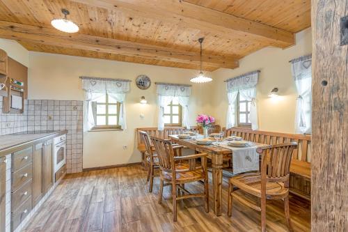 Seadmed, Oldhouse Knezovo with Private Garden - Happy Rentals in Pisece