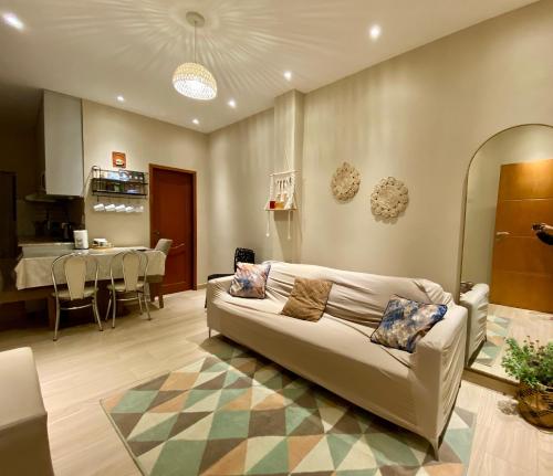 Apartamento RR Agradable y Moderno c 2 dormitorios y estacionamiento interno techado