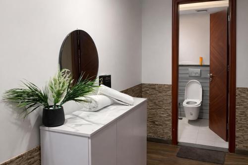 LMY Royale Sky Suites - Gold Crest DHA Lahore - image 4
