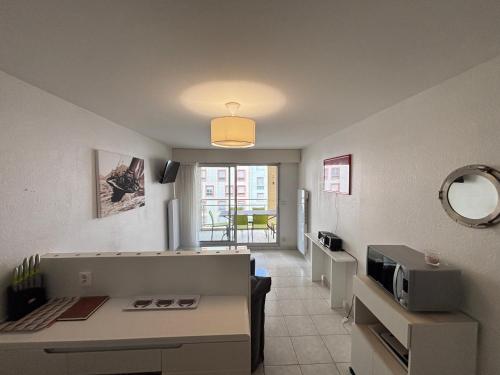 Appartement moderne avec terrasse à 100m de la plage des Sables-d'Olonne - FR-1-197-405 - image 3