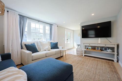 Prime Weeks Still Available, Renovated, Beaches! in Yarmouth Port (Massachusetts)