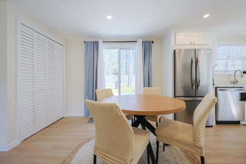 Prime Weeks Still Available, Renovated, Beaches! in Yarmouth Port (Massachusetts)