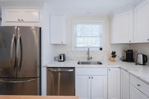 Prime Weeks Still Available, Renovated, Beaches! in Yarmouth Port (Massachusetts)
