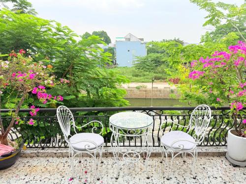 Exterior view, SUNNY Apartment Hue near HAPPY HOUSE