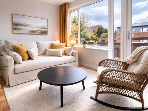 Guest Favorite, 18min to London, Balcony, Parking