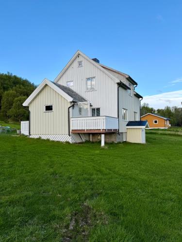 Mikkelsby house by Altafjord in Хаккстабен