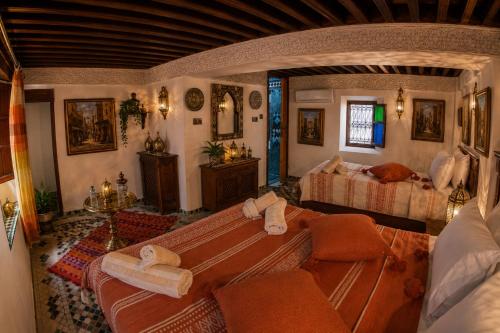 Riad T-A-J Fès Crown - image 13