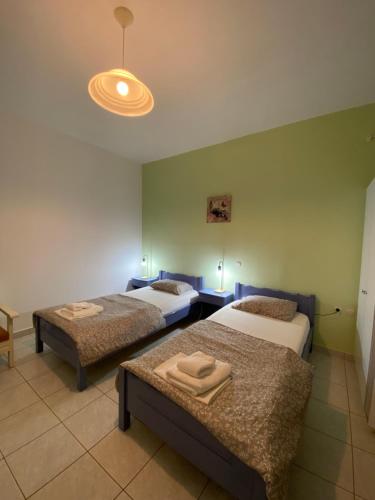 1 double bed, 2 twin beds, 1 sofa bed