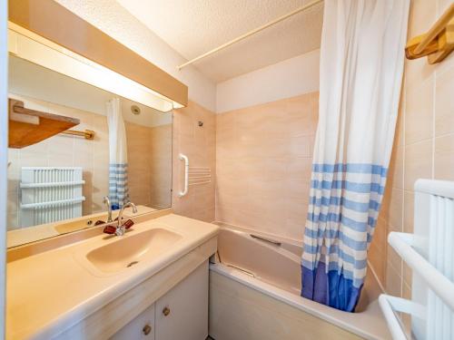 Appartement pour 5 pers, proche pistes a Saint-Francois-Longchamp - FR-1-807-2 in Montgellafrey